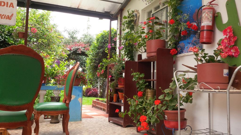 Hostal El Parque Tababela Luaran gambar