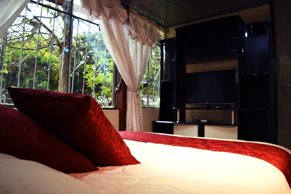 Hostal El Parque Tababela Bilik gambar