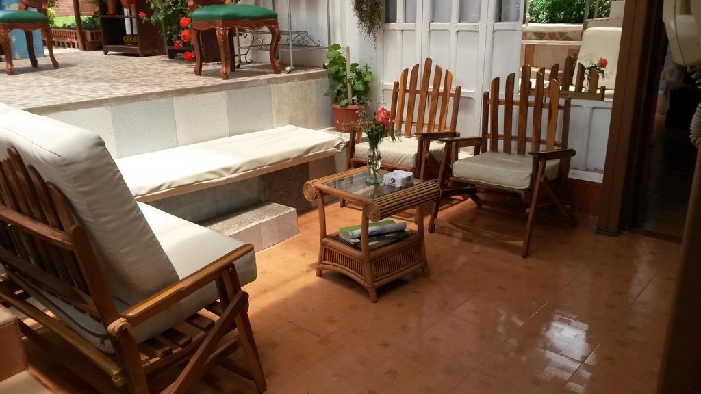 Hostal El Parque Tababela Luaran gambar
