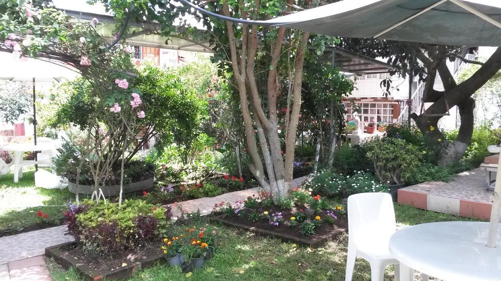 Hostal El Parque Tababela Luaran gambar