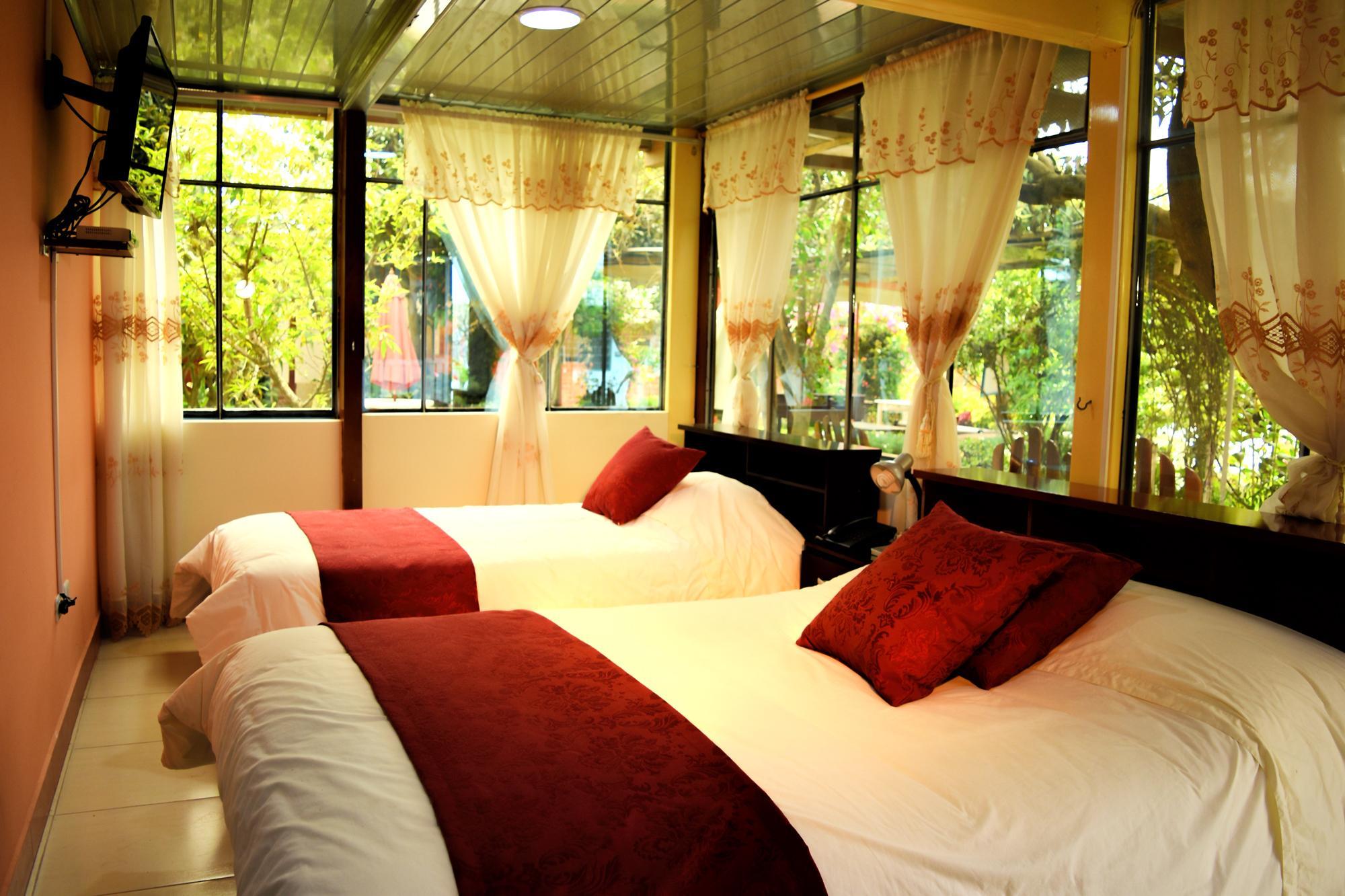 Hostal El Parque Tababela Luaran gambar