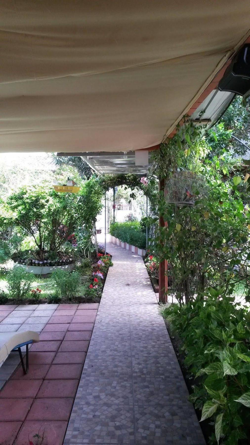 Hostal El Parque Tababela Luaran gambar