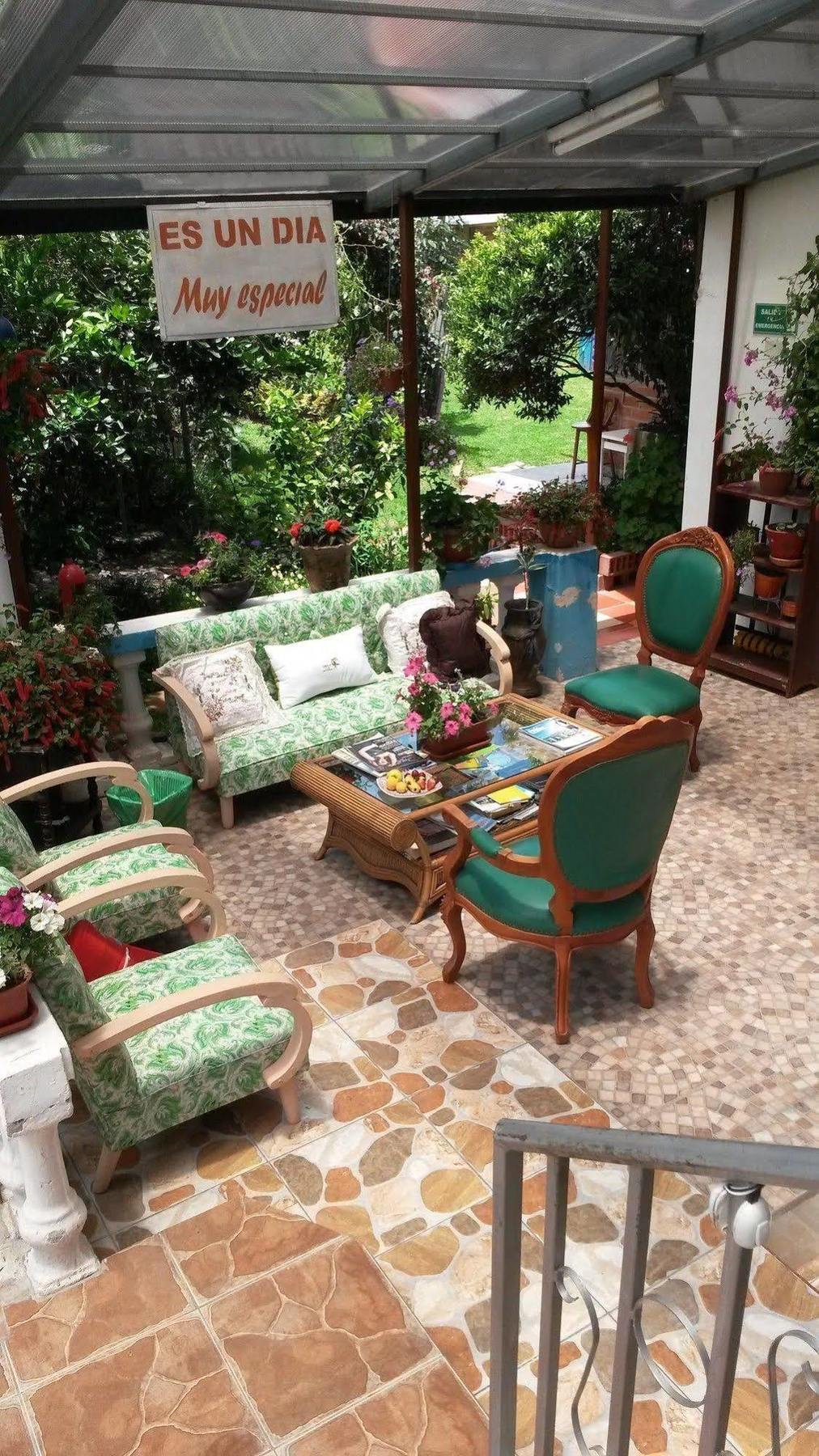 Hostal El Parque Tababela Luaran gambar
