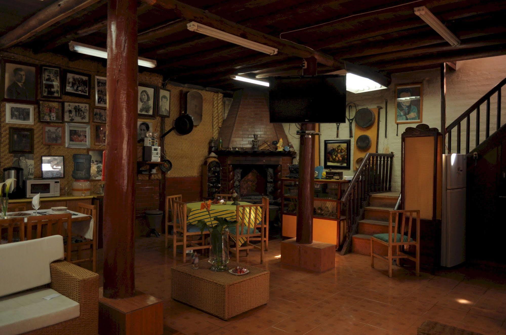 Hostal El Parque Tababela Luaran gambar