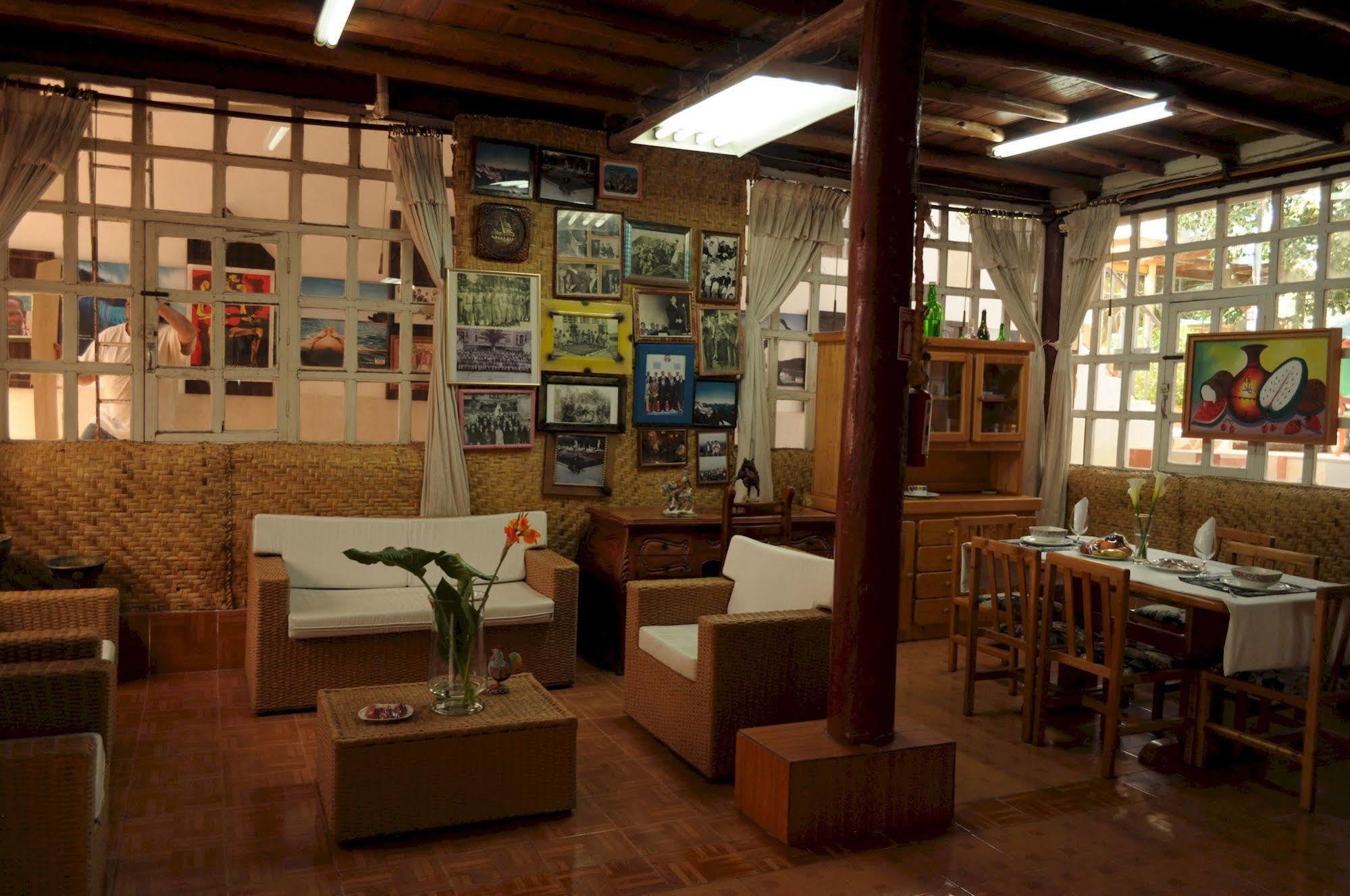Hostal El Parque Tababela Luaran gambar