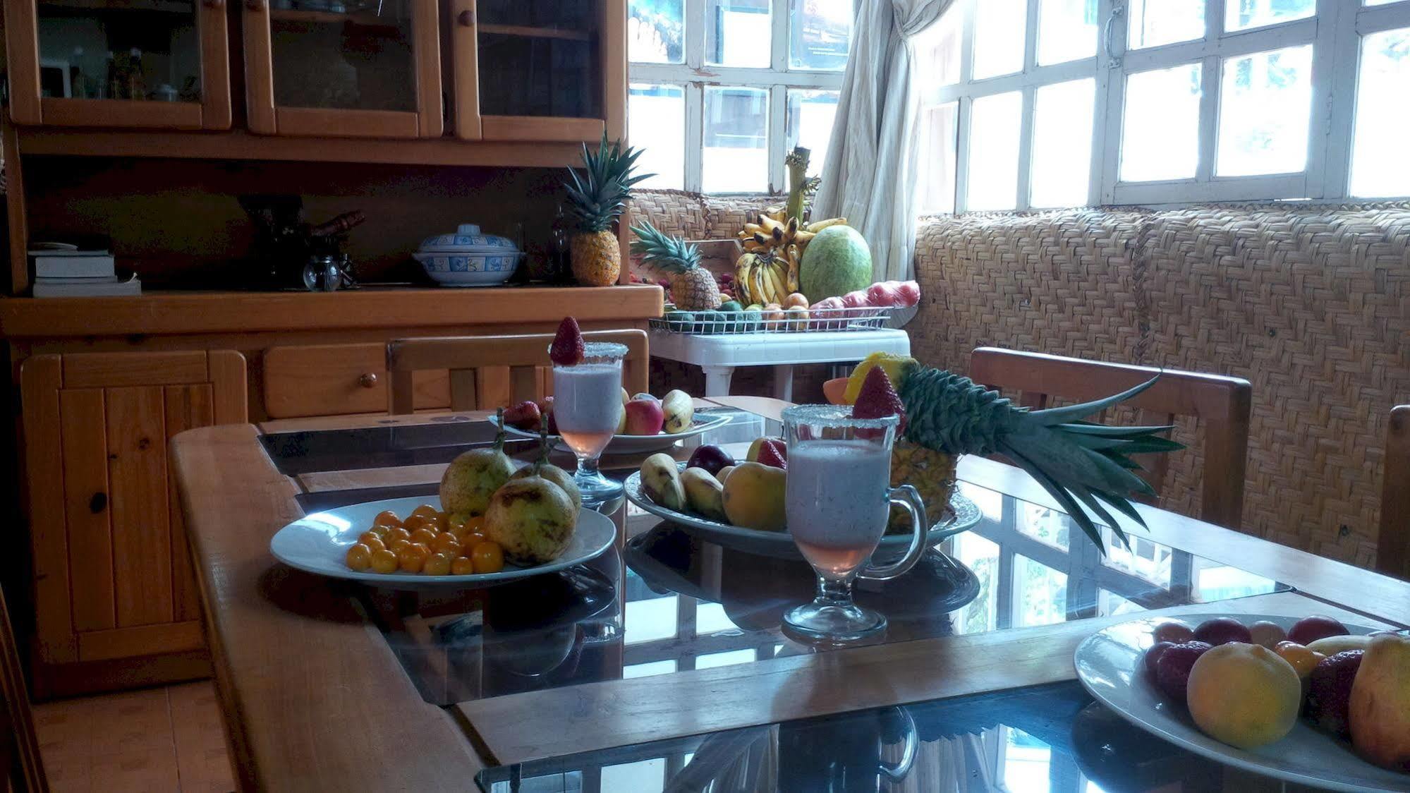 Hostal El Parque Tababela Luaran gambar