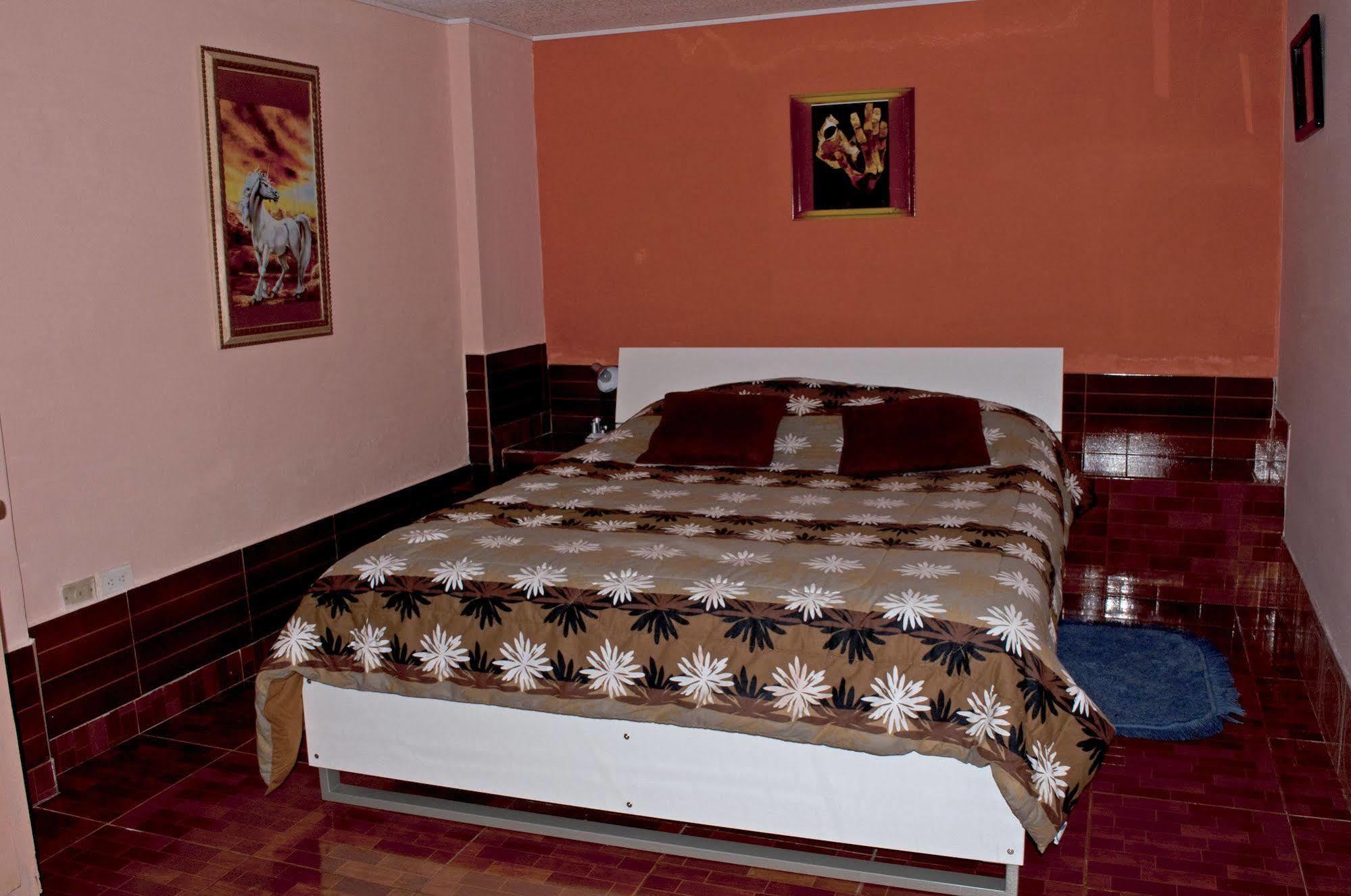 Hostal El Parque Tababela Luaran gambar