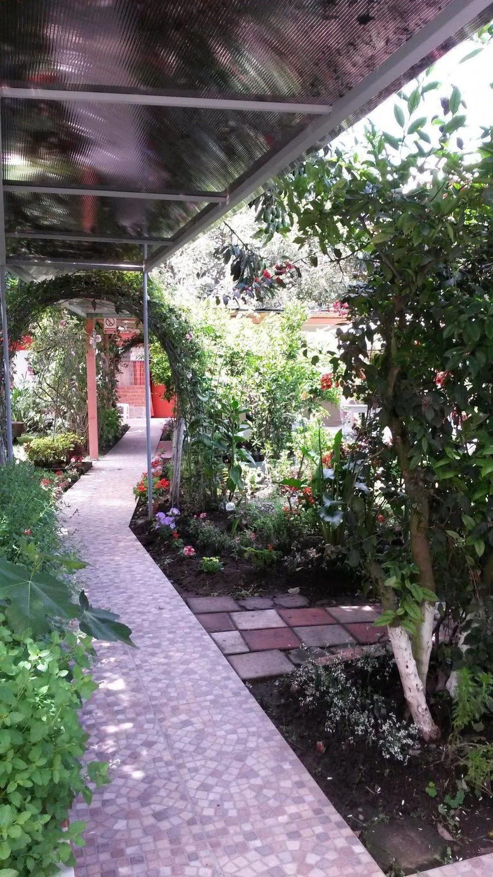 Hostal El Parque Tababela Luaran gambar