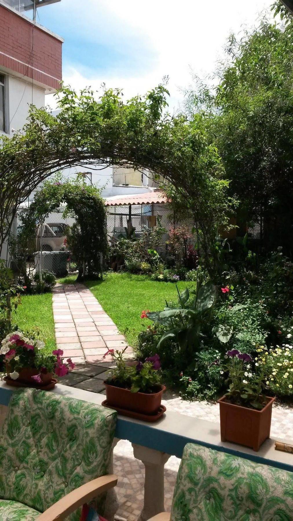 Hostal El Parque Tababela Luaran gambar